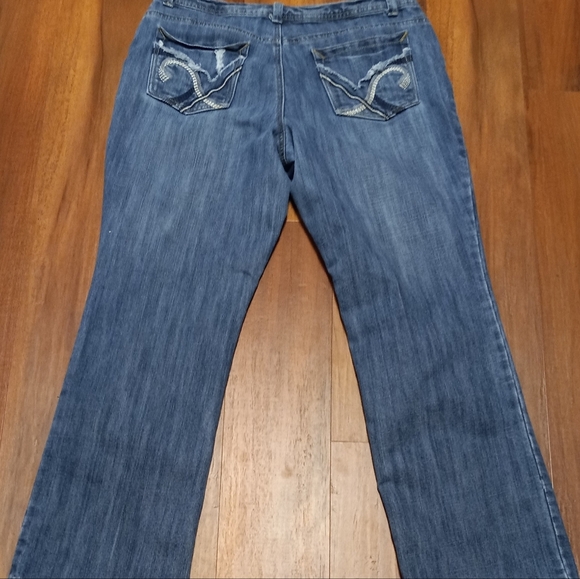 Baccini Jeans Womens  Size 12 Blue Straight Leg Mid Rise. Distressed. - Picture 8 of 10